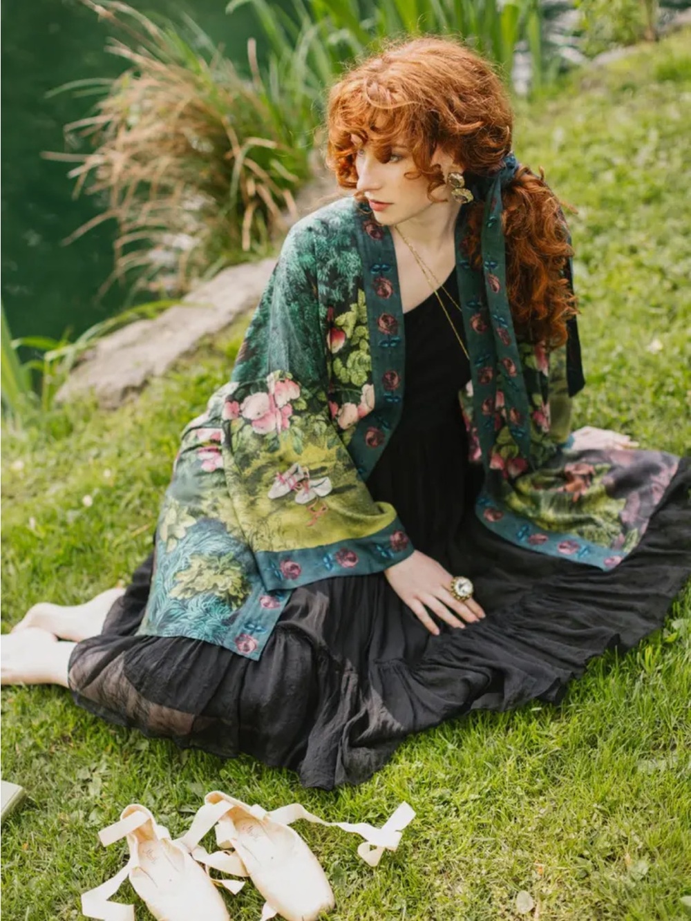 Market of Stars ✨ The Dreamer Matinée Duster with Roses & Rabbits - Picture 4 of 16